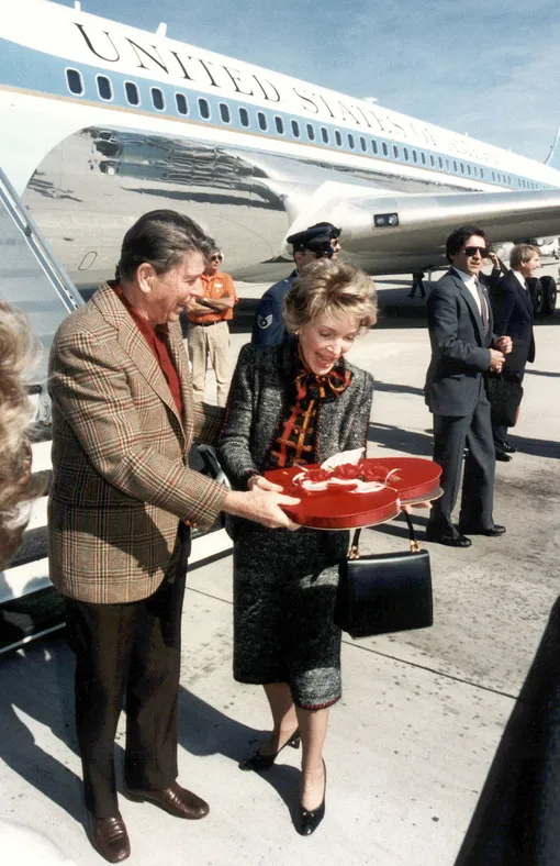 Рональд и Нэнси Рейган отмечают День святого Валентина, 1985