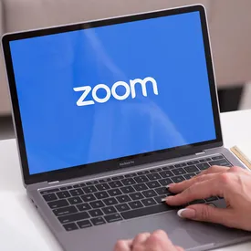 СМИ: Zoom запретил продавать доступ к сервису российским госучреждениям и госкомпаниям