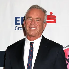 Министр здравоохранения США заявил, что «не боится микробов», потому что «нюхал кокаин с сидений унитазов»