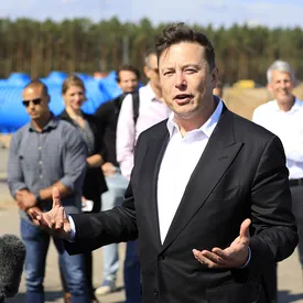 Илон Маск пообещал выпустить Tesla за $25 тысяч через три года, повторив свои слова двухлетней давности Илон Маск пообещал выпустить Tesla за $25 тысяч через три года, повторив свои слова двухлетней давности