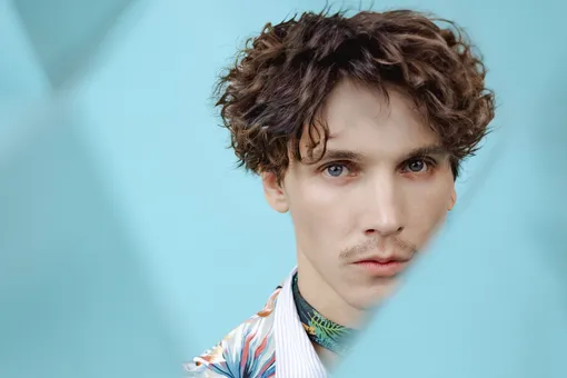 Клуб помятых людей. Антоха МС — о будущем туре, рутине и об умении создавать перформансы из бытовых мелочей Клуб помятых людей. Антоха МС — о будущем туре, рутине и об умении создавать перформансы из бытовых мелочей