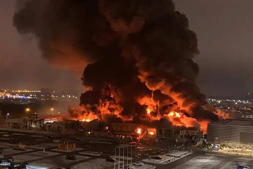 При крупном пожаре в ТЦ «Мега Химки» погиб как минимум 1 человек. Основная причина произошедшего — нарушения при проведении сварочных работ