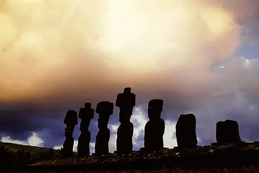 Археологи выяснили, зачем на острове Пасхи устанавливали каменных истуканов