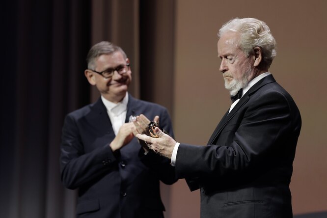 Британский режиссер Ридли Скотт стал обладателем премии Cartier Glory to the Filmmaker Британский режиссер Ридли Скотт стал обладателем премии Cartier Glory to the Filmmaker