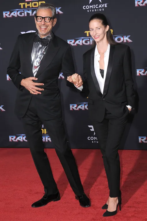 Джефф Голдблюм и Эмили Ливингстон на премьере фильма «Тор: Рагнарёк» в Лос-Анджелесе