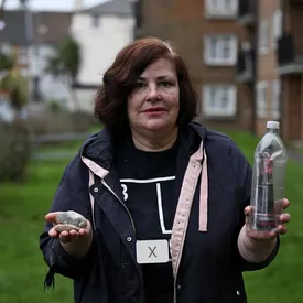 Британка, которая несколько лет отправляла послания в бутылке в поисках любви, получила ответ, разбивший ее сердце