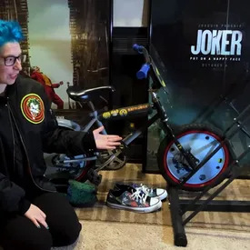 Американка собрала коллекцию из 2318 предметов с Джокером. Это мировой рекорд Американка собрала коллекцию из 2318 предметов с Джокером. Это мировой рекорд