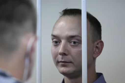 Ивана Сафронова оставили под арестом еще на три месяца