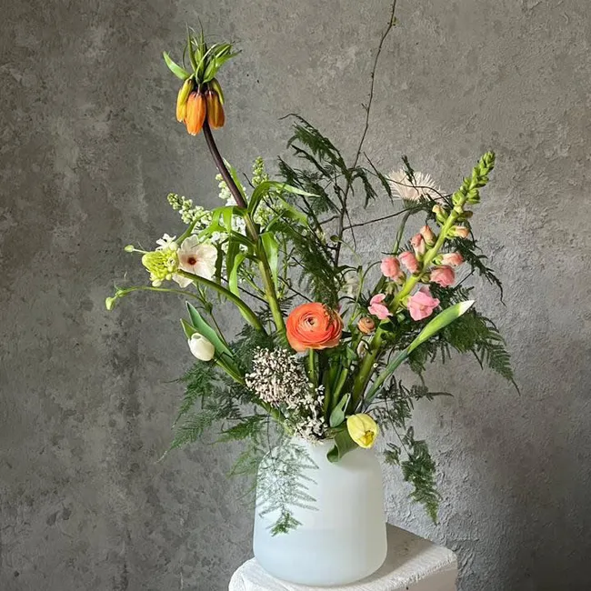 Какими цветами украшать дом весной: советуют флористы