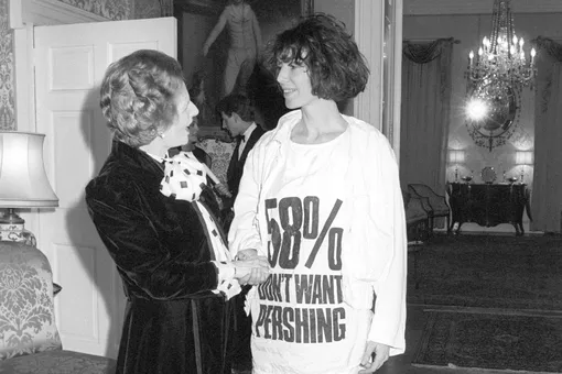 Кэтрин Хэмнетт на встрече с Маргарет Тетчер, 1984