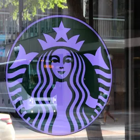 В США открылась первая кофейня Starbucks, напечатанная на 3D-принтере