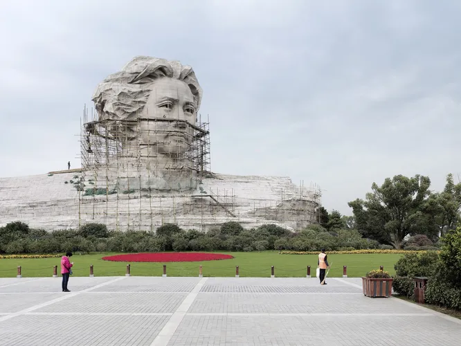 Статуя Мао Цзэдуна