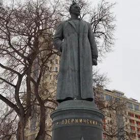 В Москве проведут голосование об установке памятника на Лубянке — Феликсу Дзержинскому или Александру Невскому В Москве проведут голосование об установке памятника на Лубянке — Феликсу Дзержинскому или Александру Невскому
