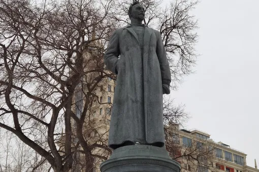 В Москве проведут голосование об установке памятника на Лубянке — Феликсу Дзержинскому или Александру Невскому