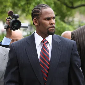 Певца R Kelly выпустили под залог спустя три дня после ареста. Его обвиняют в сексуальном насилии