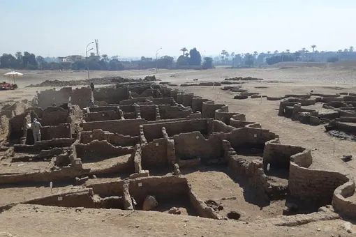 В Египте обнаружили «золотой город», основанный более 3 тысяч лет назад. Это самый большой город, когда-либо найденный на территории страны