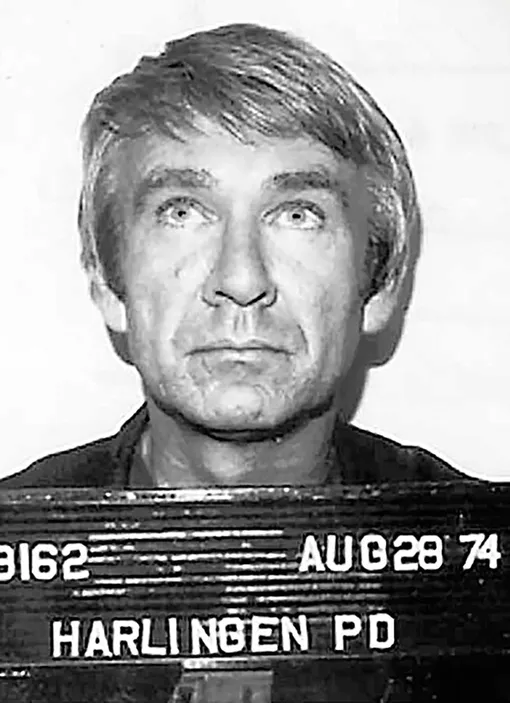 Эпплуайт отсидел шесть месяцев за угон. Он утверждал, что машину ему подарил Бог Эпплуайт отсидел шесть месяцев за угон. Он утверждал, что машину ему подарил Бог
