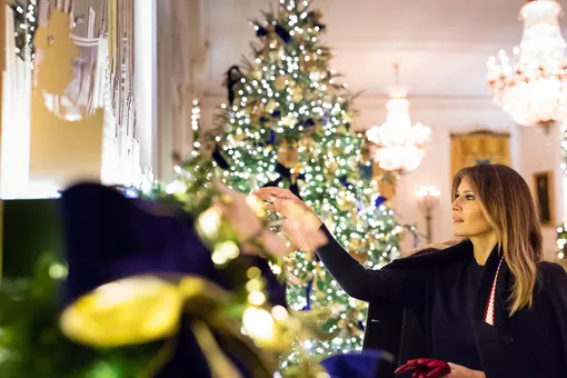Мелания Трамп украсила Белый дом к Рождеству. Но получилось довольно жутко