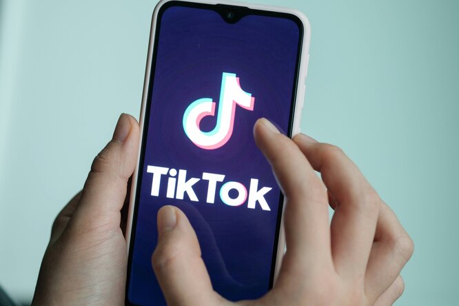 TikTok назвал самые популярные ролики в России в 2019 году. В топе — операция на апельсине и челлендж с бутылкой