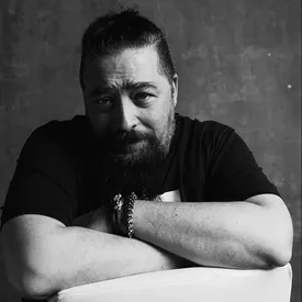 Умер режиссер Илья Шерстобитов, снявший комедию «Каникулы президента» Умер режиссер Илья Шерстобитов, снявший комедию «Каникулы президента»