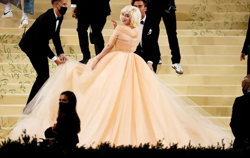 Билли Айлиш в платье Oscar de la Renta на Met Gala в Нью-Йорке.