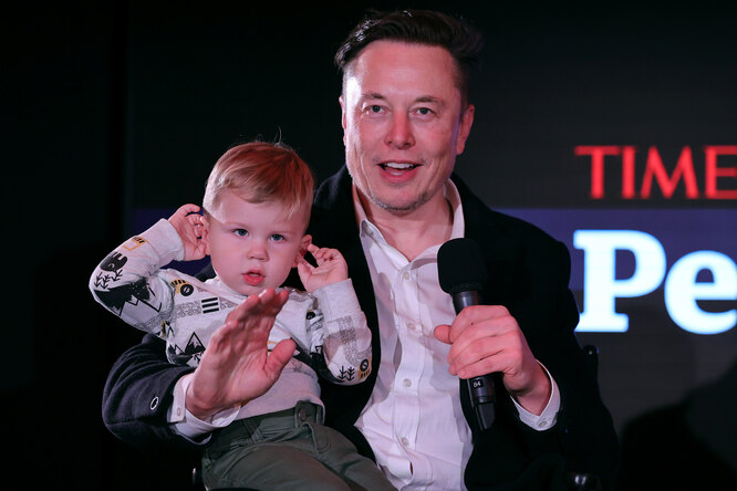 Илон Маск пришел на вручение награды «Человек года» журнала Time вместе с полуторагодовалым сыном X Æ A-12