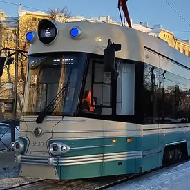 В Петербурге «умный» трамвай «Довлатов» въехал в толпу пешеходов