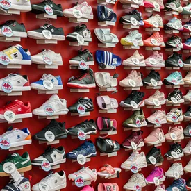 Эксперты уточнили информацию о высоком числе подделок среди кроссовок Nike и Adidas в России