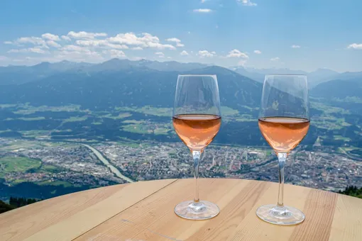 Исследование: злоупотребление алкоголем в юности может привести к карьерному успеху в зрелом возрасте Исследование: злоупотребление алкоголем в юности может привести к карьерному успеху в зрелом возрасте