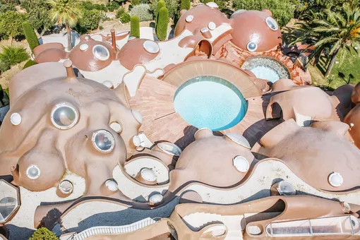 «Дворец пузырей» Пьера Кардена: посмотрите на одну из самых дорогих вилл в Европе