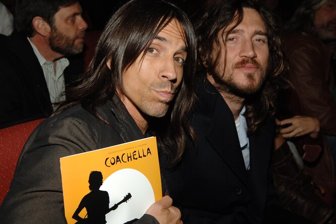 Red Hot Chili Peppers объявили о возвращении гитариста Джона Фрушанте. С ним записаны лучшие альбомы группы Red Hot Chili Peppers объявили о возвращении гитариста Джона Фрушанте. С ним записаны лучшие альбомы группы