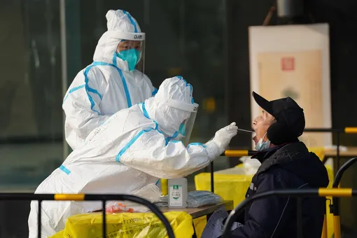 Во Франции и Японии выявили первые случаи нового более заразного штамма коронавируса. Ученые предупредили о вероятном росте смертности