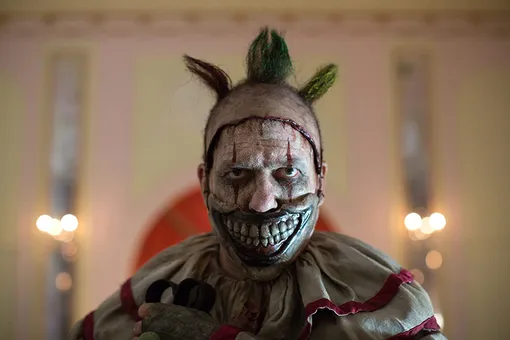 Джон Кэрролл Линч в роли клоуна Твисти в сериале «Американская история ужасов: цирк» (2014)