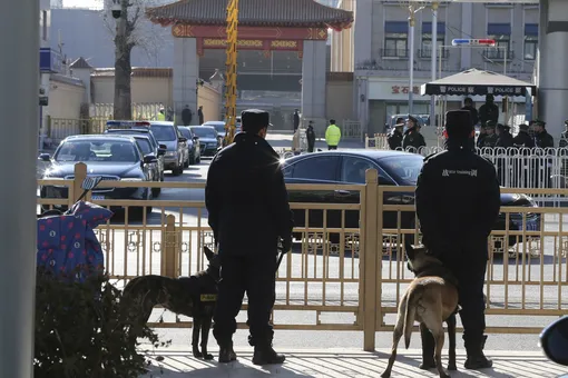 В Пекине мужчина c ножом напал на одну из школ