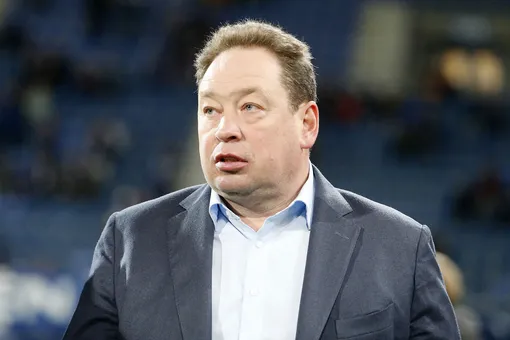 РФС отстранил бывшего тренера сборной России Леонида Слуцкого от футбола на год условно — за оскорбление журналиста