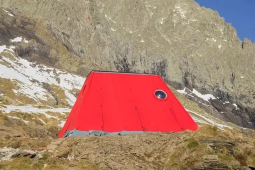 В итальянских Альпах появился музей-палатка. Дорога до него занимает 8 часов