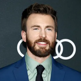 Крис Эванс опубликовал в инстаграме* дикпик и стал героем мемов