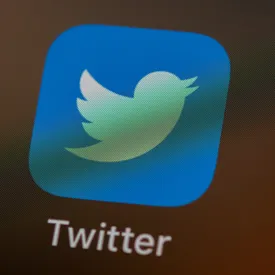 Twitter создала специальную метку для связанных с государством аккаунтов