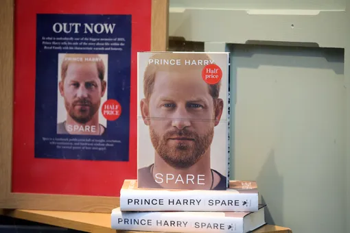 Автобиография принца Гарри стала самой продаваемой нехудожественной книгой Великобритании