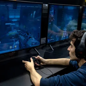 Геймер купил PlayStation 5 и пытался выдать ее за очиститель воздуха. Но его жена все поняла и заставила продать консоль