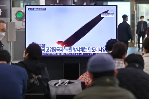 КНДР выпустила две баллистические ракеты в сторону Японского моря. Это уже второй запуск за неделю