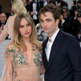 Роберт Паттинсон рассказал, как изменилась его жизнь после рождения дочери. Отцовство делает его «нормисом» Роберт Паттинсон рассказал, как изменилась его жизнь после рождения дочери. Отцовство делает его «нормисом»