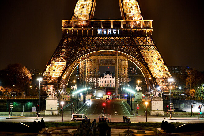 Эйфелева башня в Париже.