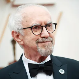 Сыгравший Его Воробейшество в «Игре престолов» Джонатан Прайс исполнит роль принца Филиппа в сериале «Корона»