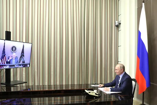 Путин и Байден впервые провели переговоры в формате видеосвязи. Их основной темой стала Украина