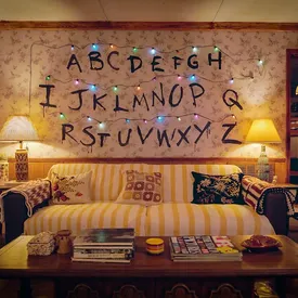 Дом семьи Байерс из сериала «Очень странные дела» теперь можно снять на Airbnb