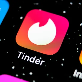 Tinder в США позволит пользователям узнать, совершал ли их потенциальный партнер насилие Tinder в США позволит пользователям узнать, совершал ли их потенциальный партнер насилие