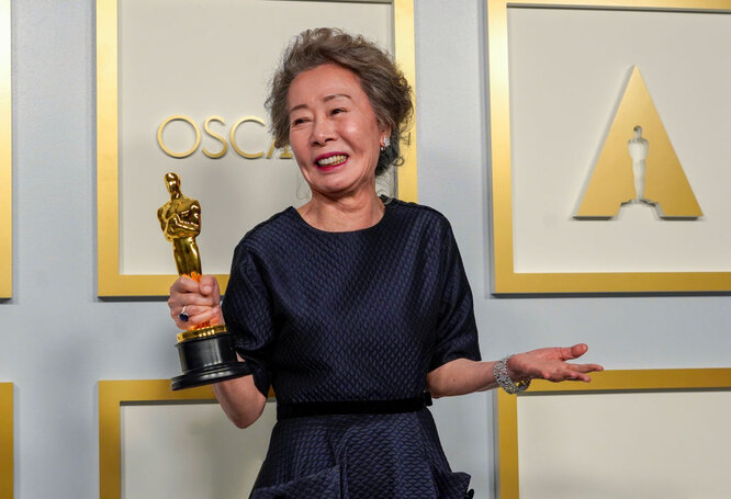 Актриса Юн Ё-джон на церемонии вручения премии Оскар.
