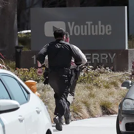 В штаб-квартире YouTube в Калифорнии произошла стрельба. Несколько человек пострадали В штаб-квартире YouTube в Калифорнии произошла стрельба. Несколько человек пострадали