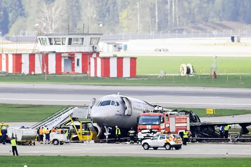 МАК: у SSJ-100, потерпевшего крушение в Шереметьево, отключился автопилот и связь после удара молнии